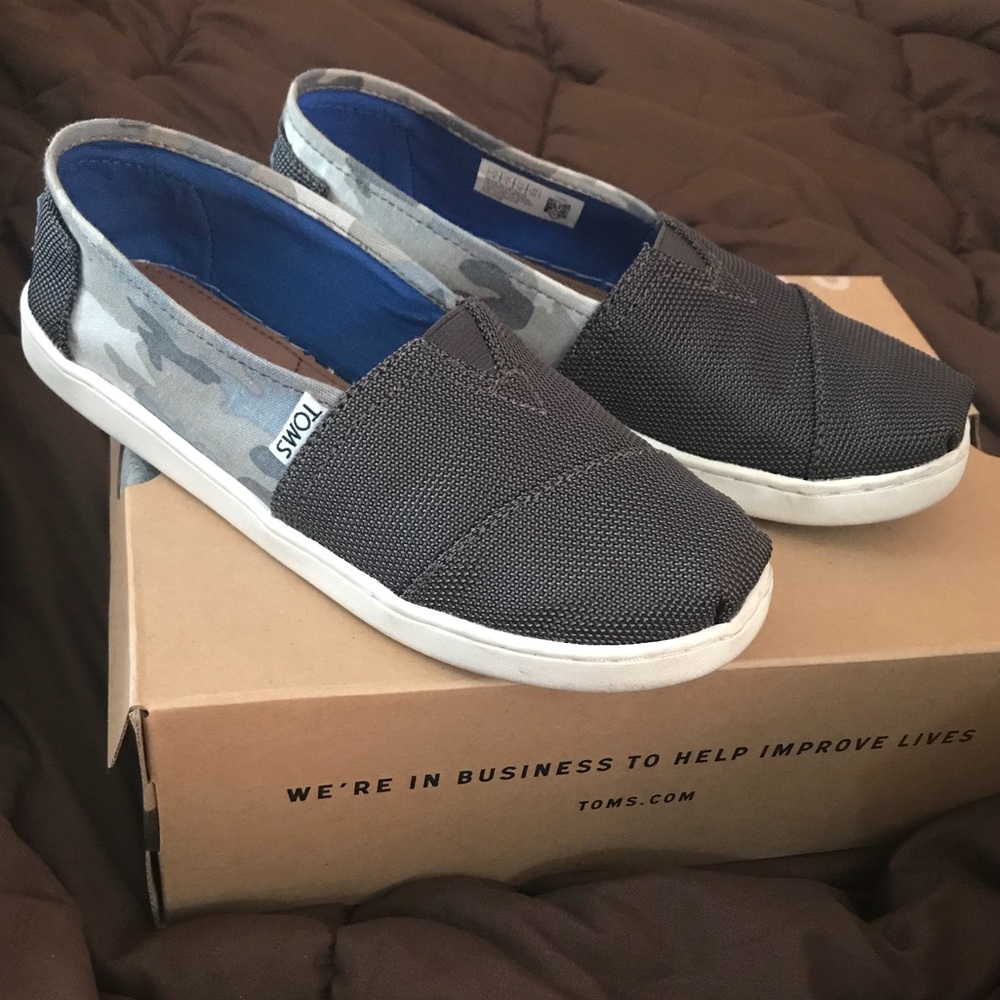 SOLD TOMS Classic Slip-On Gray/Camo 4Y Shoes